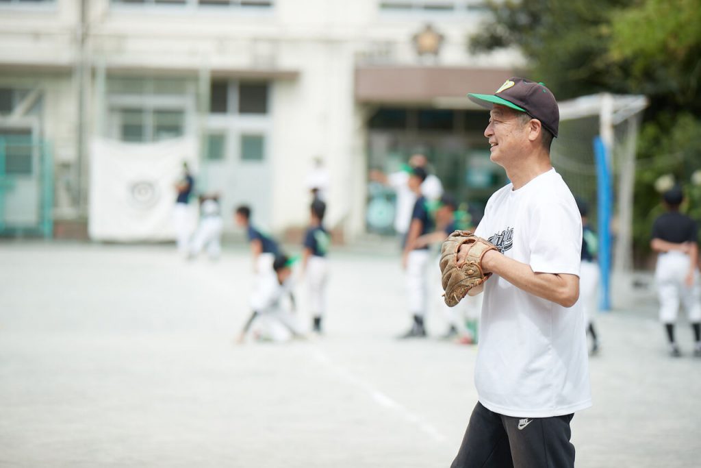 恵比寿や広尾地域を中心とした少年野球チーム・若羽クラブで野球コーチを務める佐藤さん。